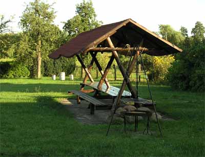 Liegewiese mit Grillplatz